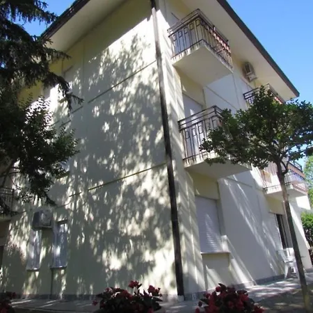 Apartman Spacious Near The *