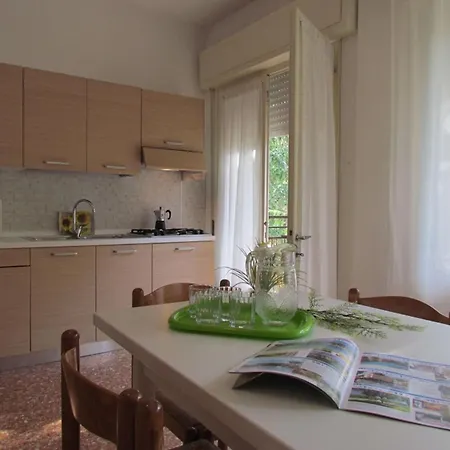 아파트 Spacious Near The 비비오네